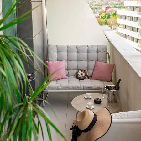 Erato In Odyssey Pool & Fitness Resort-parking Apartment